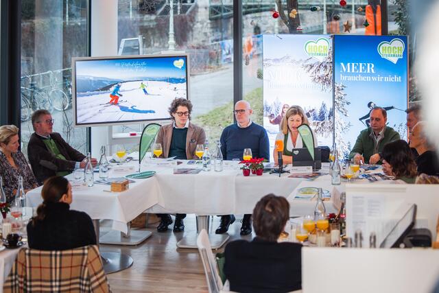Beim Pressefrühstück wurde das Winterprogramm für die Region Hochsteiermark vorgestellt. | Foto: Fred Lindmoser, lifepictures.at