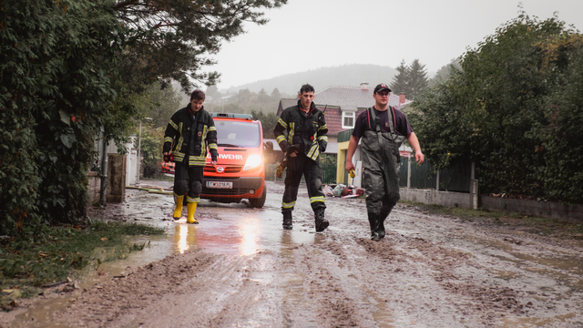 Über mehrere Tage hinweg waren die Feuerwehren des Landes im ständigen Einsatz, um die Hochwasserschäden zu bewältigen. | Foto: FF Purkersdorf
