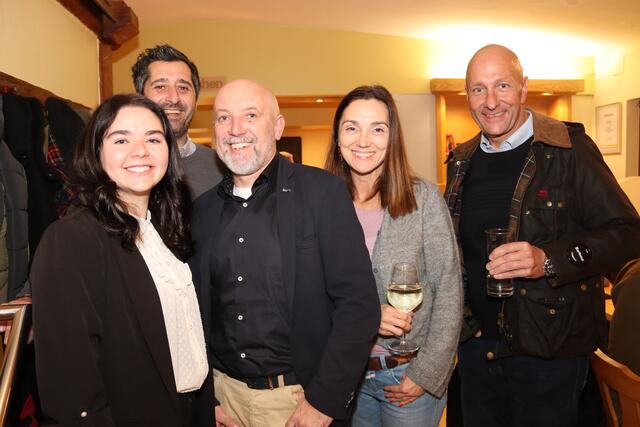 RegionalMedien Kärnten Prokurist Thomas Springer mit Sophia Gasperschitz, Kundenbetreuung und Marketin Villach, Kollegin Margarete Stingl, Key Account sowie Oliver Plieschnig (hinten l.) und Christian Gfrerer von der Brauunion | Foto: MeinBezirk.at