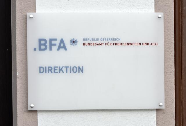 "Zwangsweise Außerlandesbringungen nach Syrien kommen gegenwärtig daher selbstredend auch nicht in Betracht, gleichwohl sich die Behörde natürlich auf mögliche Szenarien vorbereiten muss", erklärte der Direktor des Bundesamts für Fremdenwesen und Asyl. | Foto: HERBERT NEUBAUER / APA / picturedesk.com