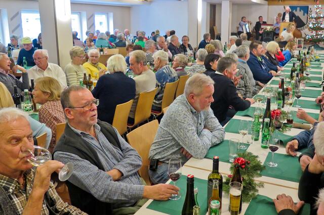 Der Gemeindesaal war bis zum letzten Platz gefüllt