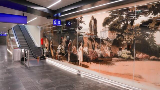 Entlang der Wand der Passage ist am Bahnhof Meidling ein 300 Quadratmeter großes Kunstwerk zu sehen.  | Foto: Andreas Pölzl/MeinBezirk