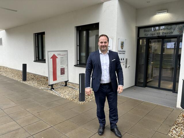 Für Bezirkschef Daniel Resch (ÖVP) wird es auch 2025 nicht langweilig. | Foto: Laura Rieger/MeinBezirk