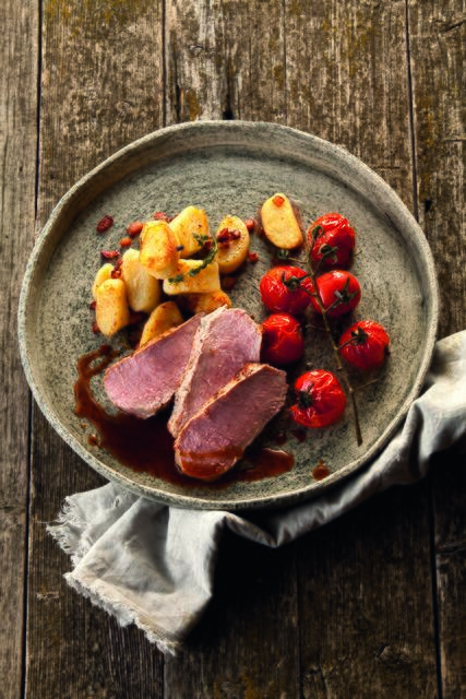 Rosa gebratener Kalbsrücken. | Foto: Frauke Antholz