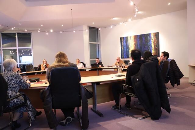 Der Landecker Gemeinderat sprach sich einstimmig für den Voranschlag 2025 aus. | Foto: Seelos