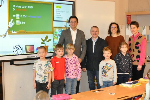 Neues Smartboard für Volksschule Michelhausen 2024 | Foto: Gemeinde Michelhausen