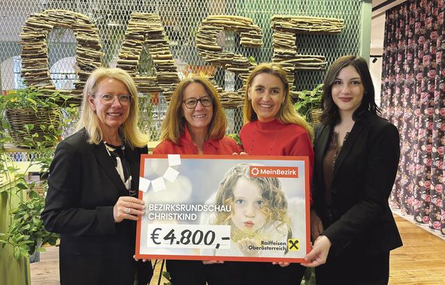 Bei der Spendenscheckübergabe: Susanne Traxler, Standortleiterin von MeinBezirk Wels &amp; Wels-Land, und Redakteurin Anna Kirschner (r.) gemeinsam mit Monika Tonner-Fiechtl, Geschäftsführerin der Stadtoase Kolping, und Martina Sittenthaler von Sales &amp; Marketing bei der Stadtoase Kolping. | Foto: MeinBezirk