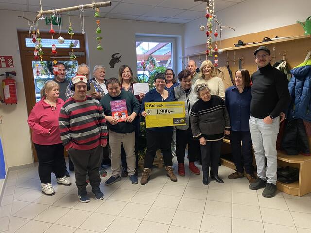 Der Erlös der Verkaufs-und Spendenaktion "Punsch & Kekse" kam der Förderwerkstätte "Rettet das Kind" zugute. | Foto: Anna Maria Kaufmann