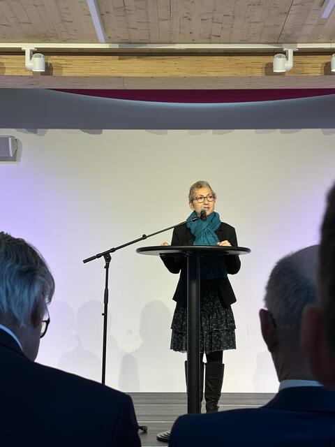 Bürgermeisterin Katharina Prommegger besuchte "ihr" neues Schulgebäude.  | Foto: Bramberger