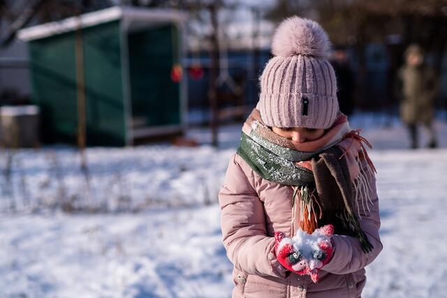 Manche Grazer Kinder verbringen auch in der Kälte gerne ihre Freizeit draußen. Vor allem, wenn es schneit.  | Foto: Pixabay