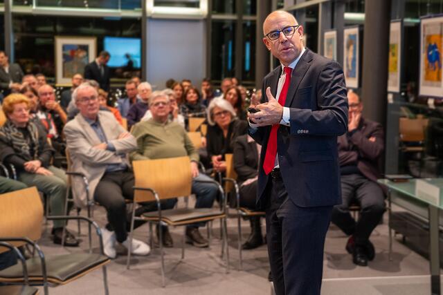 Der renommierte Ökonom präsentierte sein Buch "Der Freihandel hat fertig" und begeisterte das Publikum mit spannenden Einblicken. | Foto: Rudi Sailer