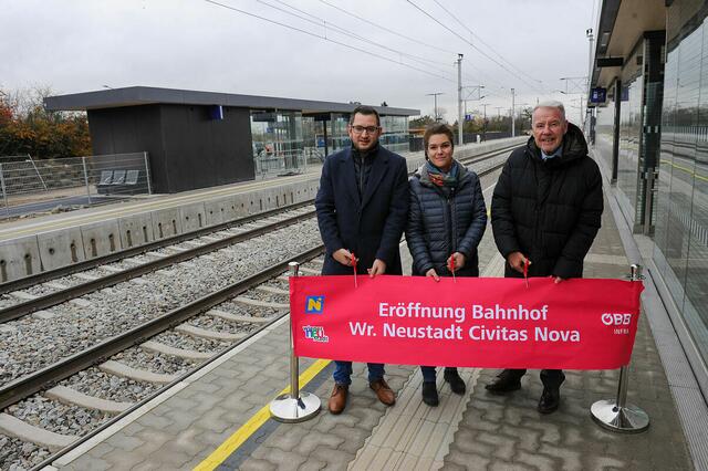 LAbg. Philipp Gerstenmayer, Victoria Matzka-Hala, Regionalleiterin ÖBB-Infrastruktur AG und Bürgermeister Klaus Schneeberger. | Foto: ÖBB, Christian Zenger