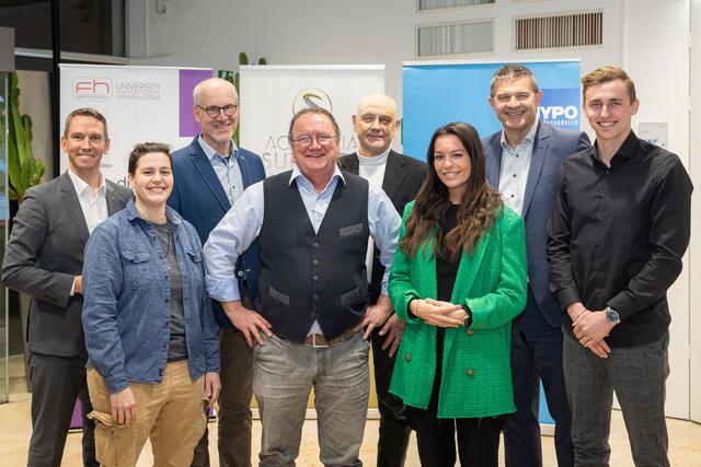 Academia Superior GF Clemens Zierler, Victoria Weinhappl, FH-Prof. Gerald Schönwetter, Christoph Feichtenschlager, Prof. Nicholas Allen, Sofia Promberger, Vizedekan FH-Prof. Franz Staberhofer und Lukas Breinesberger (v. li.).  | Foto: Academia Superior
