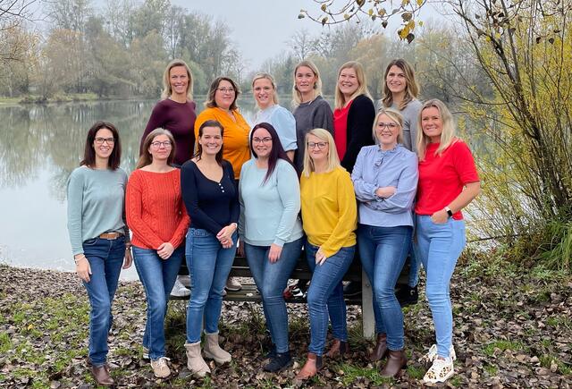 Oben von links nach rechts: Michaela Horner, Anita Reuther, Simone Atteneder, Lisa-Maria Lindinger, Lisa Gruber, Lisa Gillmayr; Unten von links nach rechts: Verena Schmid, Christina Kreilmaier, Stefanie Nieder, Carmen Moser, Stefanie Floimayr, Elisabeth Steimann, Magdalena Lindenhofer | Foto: OÖ Familienbund