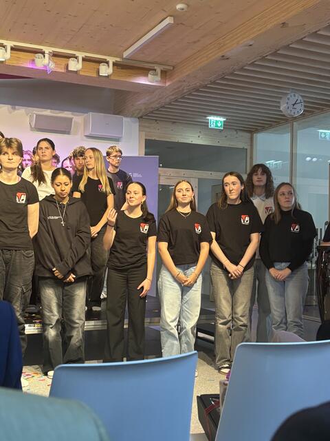 Die musischen Klassen umrahmten die Eröffnung mit Beiträgen.  | Foto: Bramberger