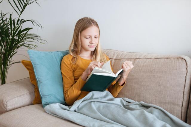 Endlich Zeit zum Lesen in den Ferien.  | Foto: Prostock-studio (YAYMicro)/PantherMedia
