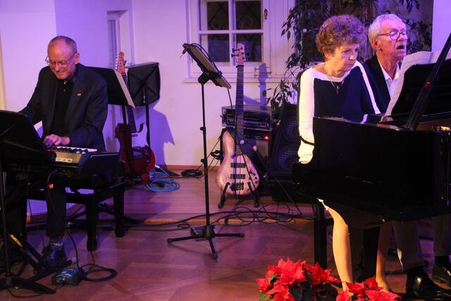 Mediziner am Klavier: Günter Weingrill, Michaela Pinkas und Paul Pavek (v.l.) spielten für den guten Zweck. | Foto: MeinBezirk/Hofmüller