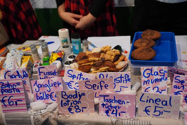Den Kundinnen und Kunden wurde ein buntes Sortiment an Waren angeboten.  | Foto: Alicia Martin Gomez