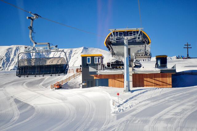 Die neue Bergstation von Peter Anich III in beeidruckender Kulisse bei Kaiserwetter. | Foto: Hassl