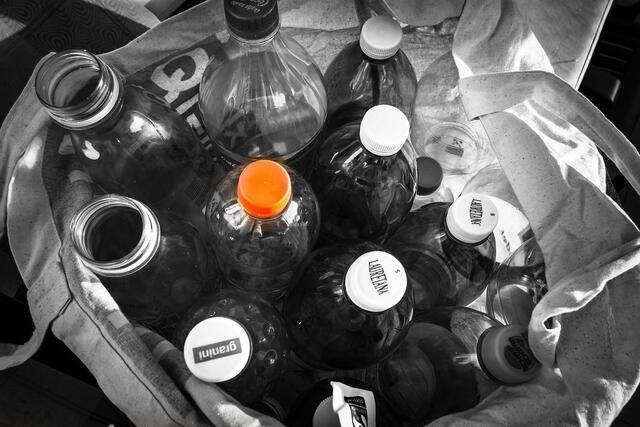 Ab dem nächsten Jahr wird ein Pfand von 25 Cent pro Verpackung für alle geschlossenen PET-Flaschen und Metalldosen mit einem Fassungsvermögen von 0,1 bis 3 Litern eingeführt. | Foto: Pixabay