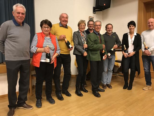 Die Jubilare v. l.: Irmgard Kaltenbrunner, Alois Wiesauer, Christine Leitner, Rudolf Zircher, Alexander Höllwerth, Cornelia Sams und Hannes Putz. | Foto: DSG Union Raiba Pfandl