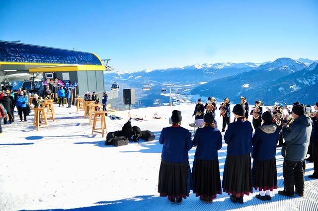 Die Bergstation wurde von der Musikkapelle Oberperfuss musikalisch eingeweiht. | Foto: Hassl