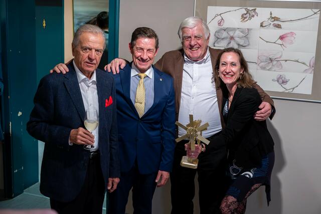 Franz Schober mit den Preisträgern Rudolf & Manfred Josel sowie Allegra Wagner. | Foto: Günter Simmerl