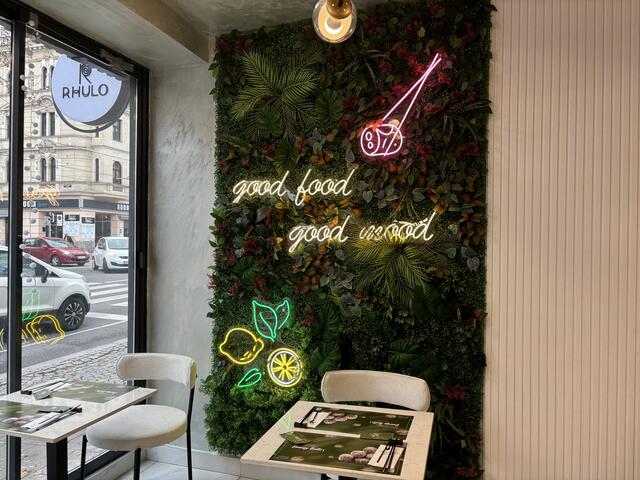 "Good food is a good mood" ist das Motto im "Rhulo".  | Foto: Kriechbaum/MeinBezirk