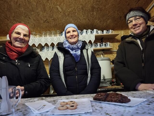 Den besten Apfelpunsch gibt´s bei den Damen vom  Hospitzteam Gesäuse | Foto: Veronika Frank