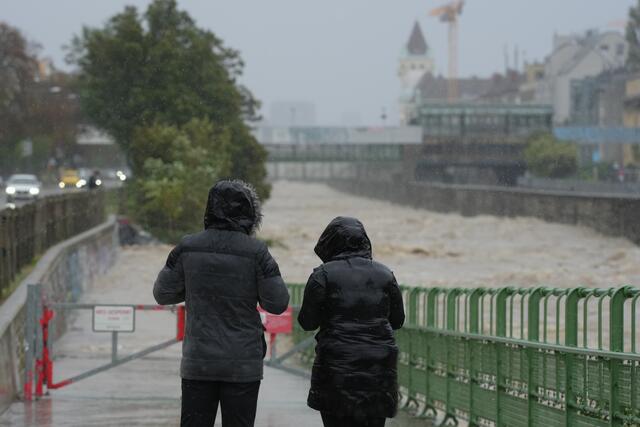 Die Situation beim Wienfluss ist kritisch. | Foto: GEORG HOCHMUTH / APA / picturedesk.com 