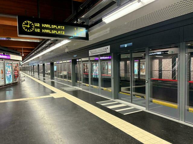 Viele Fahrgäste waren ungeduldig und wussten nicht, dass die Tür automatisch funktioniert. Mittlerweile habe sich die Lage verbessert. (Archiv) | Foto: Johannes Reiterits/MeinBezirk