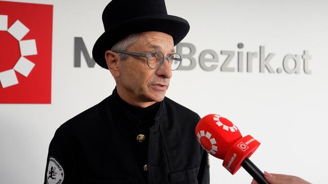 Rauchfangkehrermeister Michael Furthner aus Mattsee erklärt, warum Rauchfangkehrer Glück bringen?