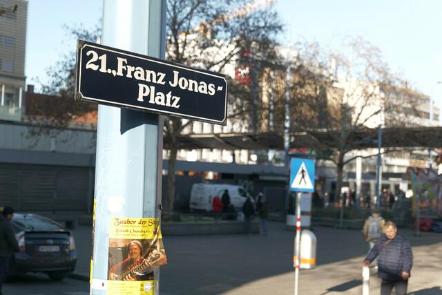 Oft steht der Franz-Jonas-Platz als unsicherer Ort in der Kritik. MeinBezirk ist dem auf die Spur gegangen. | Foto: Max Spitzauer/MeinBezirk