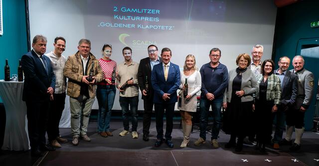 Großer Dank ging seitens Bürgermeister Fritz Partl an alle Gemeinderäte, die fleißig mit anpackten und die Idee stets unterstützt hatten. | Foto: Günter Simmerl