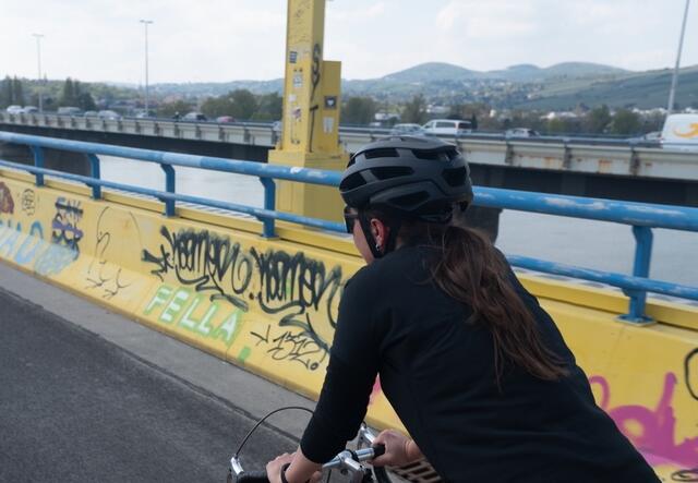 Die Nordbrücke soll wegen Sanierung für den Verkehr gesperrt werden. Die Autos sollen über den Steinitzsteg, der sonst für Radelnde und Fußgängerinnen sowie Fußgänger reserviert ist, umgeleitet werden | Foto: Marlene Graupner/MeinBezirk