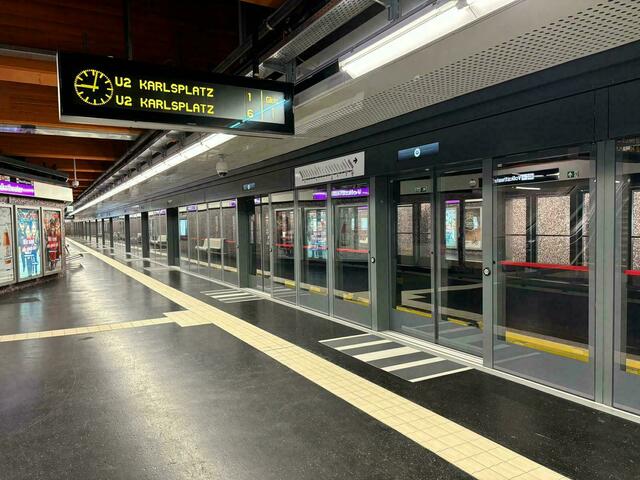 Viele Fahrgäste waren ungeduldig und wussten nicht, dass die Tür automatisch funktioniert. Mittlerweile habe sich die Lage verbessert. (Archiv) | Foto: Johannes Reiterits/MeinBezirk