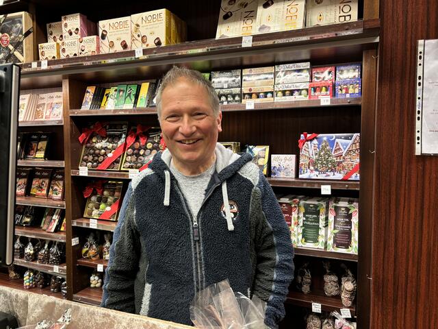 Johann Drevojan führt die Park Confiserie.  | Foto: Lisa Kammann