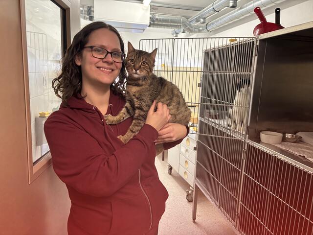 Victoria Bischof und Deadpool. Victoria appelliert an alle: "Verschenkt keine Tiere zu Weihnachten." | Foto: Tanja Handlfinger