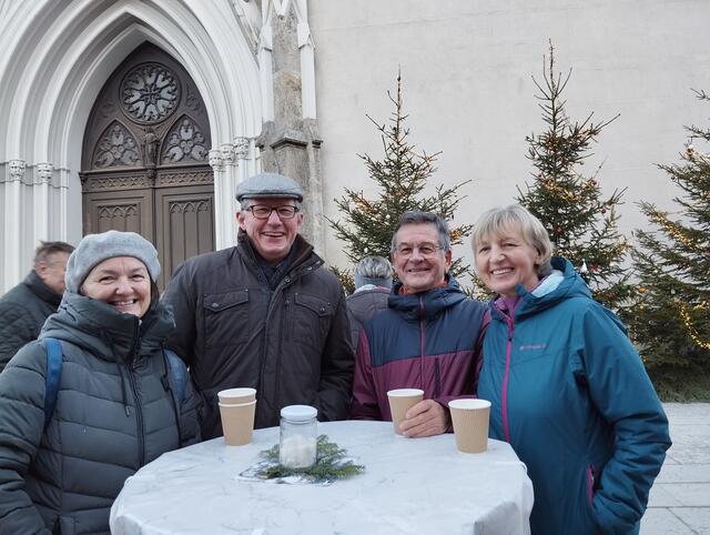 Hier lässt es sich aushalten: Steindolmetscher Wolfgang Riedl in geselliger Runde | Foto: Veronika Frank
