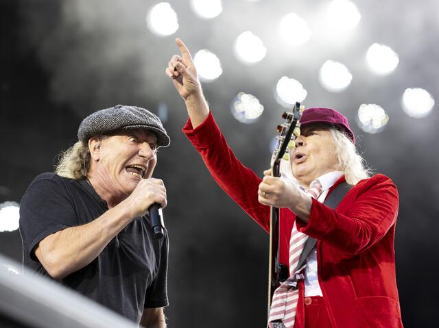 Die Legenden Angus Young, Brian Johnson und Co. von der Kult-Band ACDC ließen im vergangenen Juni mehr als 158.000 Fans bei ihren zwei Konzerten im Ernst-Happel-Stadion abrocken.  | Foto: TOBIAS STEINMAURER / APA / picturedesk.com 