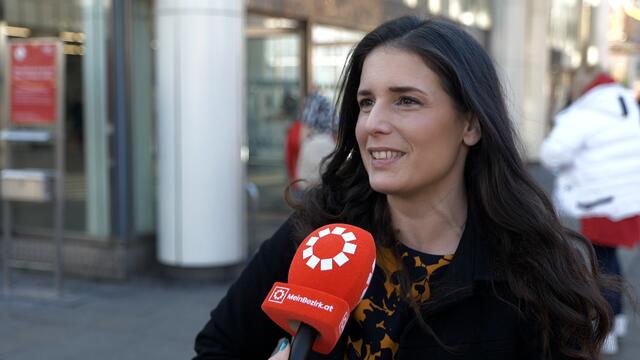 Sarah kann verstehen, dass an einem Bahnhof in der Großstadt verschiedenste Leute unterwegs sind. | Foto: Max Spitzauer/MeinBezirk