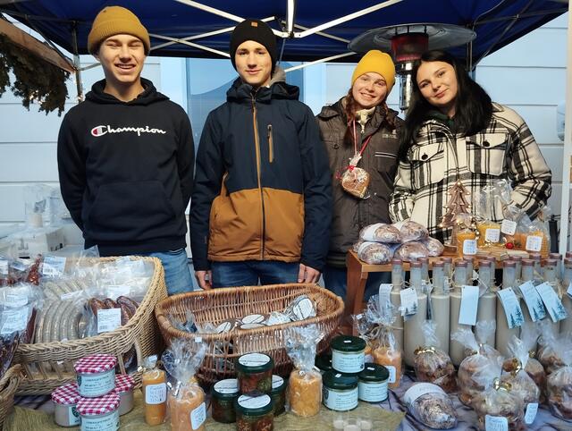 Am Stand der LFS Grabnerhof gibt es vieles, was zum leiblichen Wohl beiträgt! | Foto: Veronika Frank