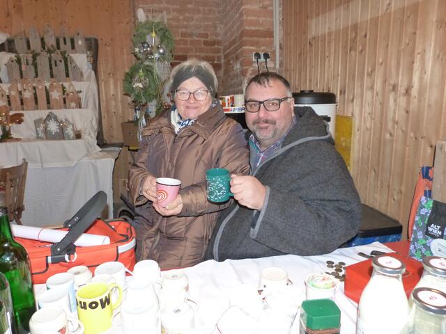 Auch der wärmende Punsch lockte die Gäste in den Pfarrstadl!