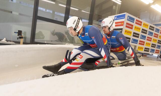 Juri Gatt und Riccardo Schöpf flitzten in Oberhof auf Rang 4. Im neuen Jahr will das Duo mehr. | Foto: FIL/Kristen