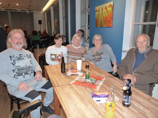 Die Gäste machten es sich in der KUGA bequem. 