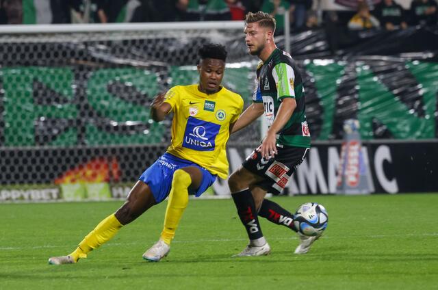 Mohamed Sanogo im Einsatz für die Vienna gegen Ried.  | Foto: Daniel Scharinger / Pressefoto Scharinger / picturedesk.com