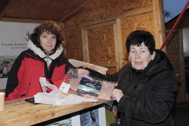 Der original Waldviertler Weihnachtskarpfen gehört auf jeden Weihnachtstisch.  | Foto: Walter Kellner