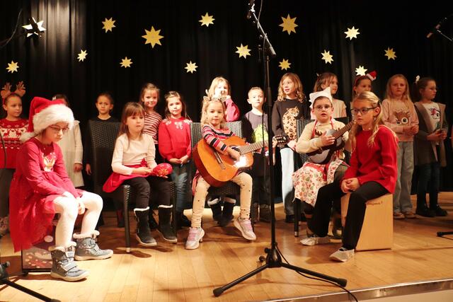 Instrumentalisten der GTS begleiteten die Adventfeier der VS Fernitz | Foto: Edith Ertl