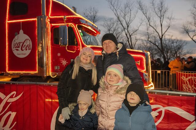 Auch die Jüngsten freuten sich über Besuch des ikonischen Coca-Cola Trucks | Foto: Sophia Braun