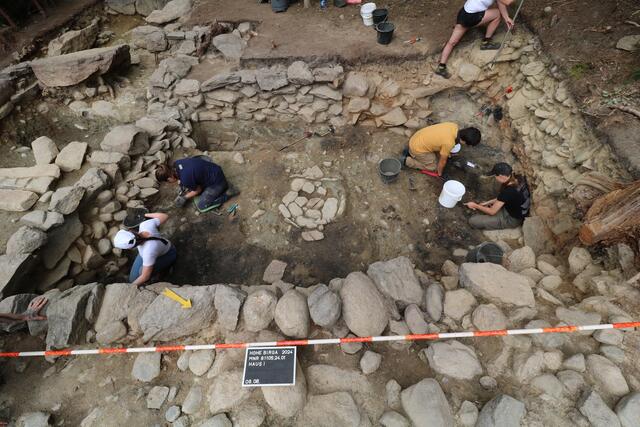 Die Ausgrabungen auf der „Hohen Birga“ wurden auch im Jahr 2024 fortgeführt.